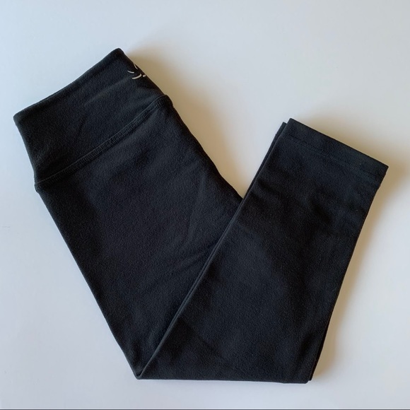 ♡ Beyond Yoga Capri Leggings - Picture 2 of 7